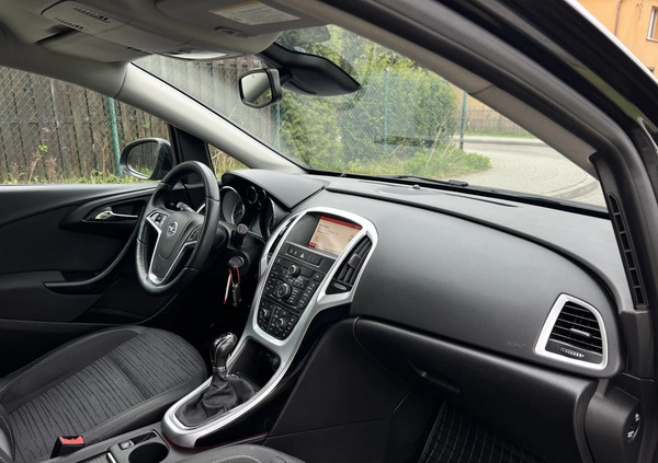 Opel Astra cena 38900 przebieg: 129999, rok produkcji 2015 z Pruchnik małe 781